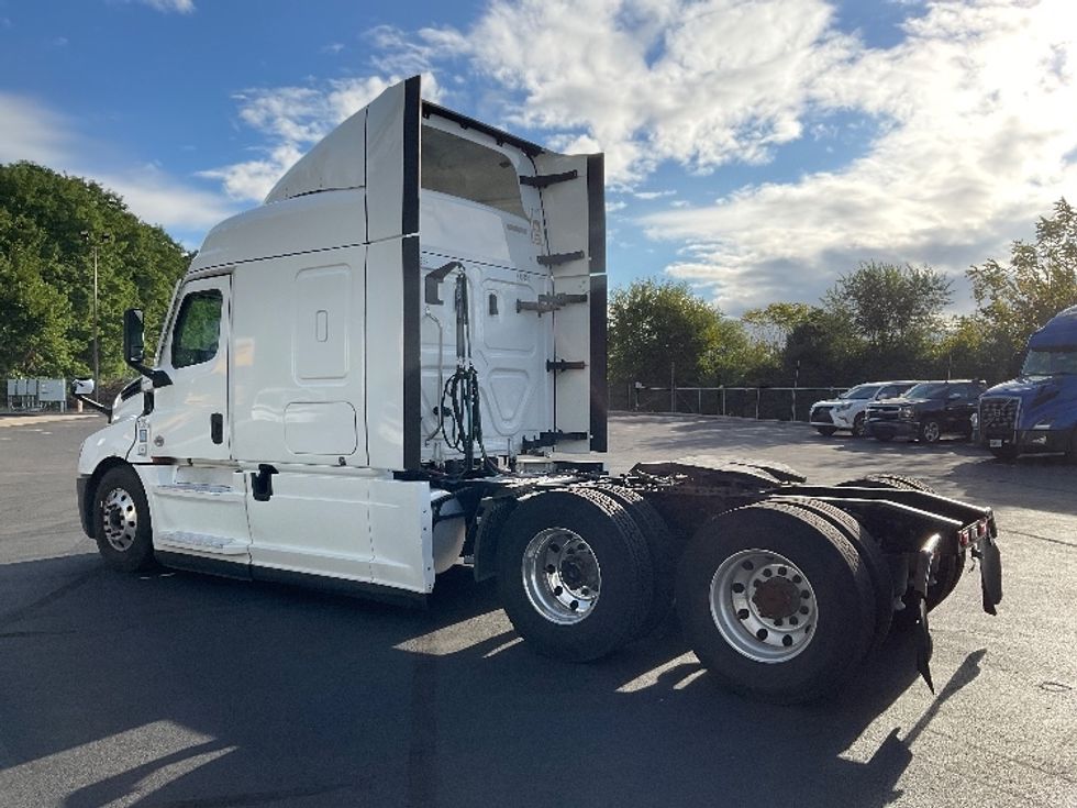 Sleeper Tractor-Heavy Duty Tractors-Freightliner-2022-T12664ST-Indianapolis-IN-385,163\n\t\tmiles-$ 80,750 - Image 5