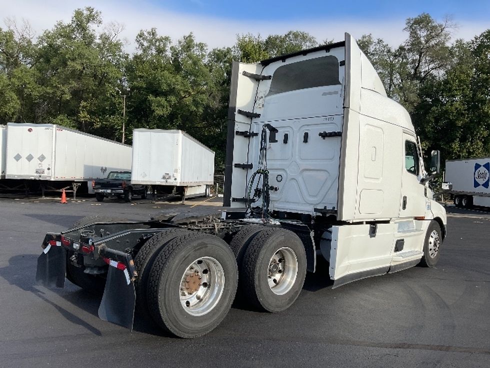 Sleeper Tractor-Heavy Duty Tractors-Freightliner-2022-T12664ST-Indianapolis-IN-385,163\n\t\tmiles-$ 80,750 - Image 7