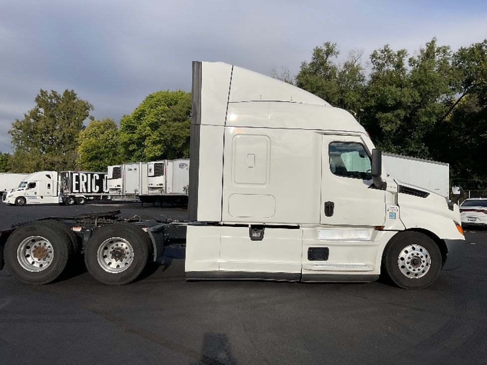 Sleeper Tractor-Heavy Duty Tractors-Freightliner-2022-T12664ST-Indianapolis-IN-385,163\n\t\tmiles-$ 80,750 - Image 8