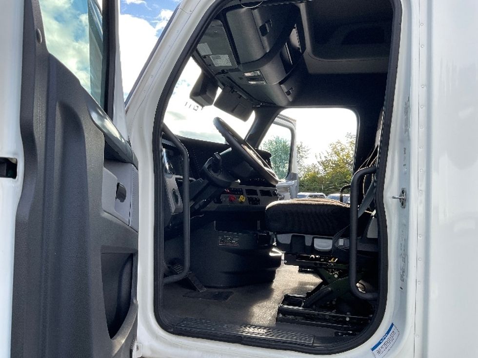 Sleeper Tractor-Heavy Duty Tractors-Freightliner-2022-T12664ST-Indianapolis-IN-385,163\n\t\tmiles-$ 80,750 - Image 9