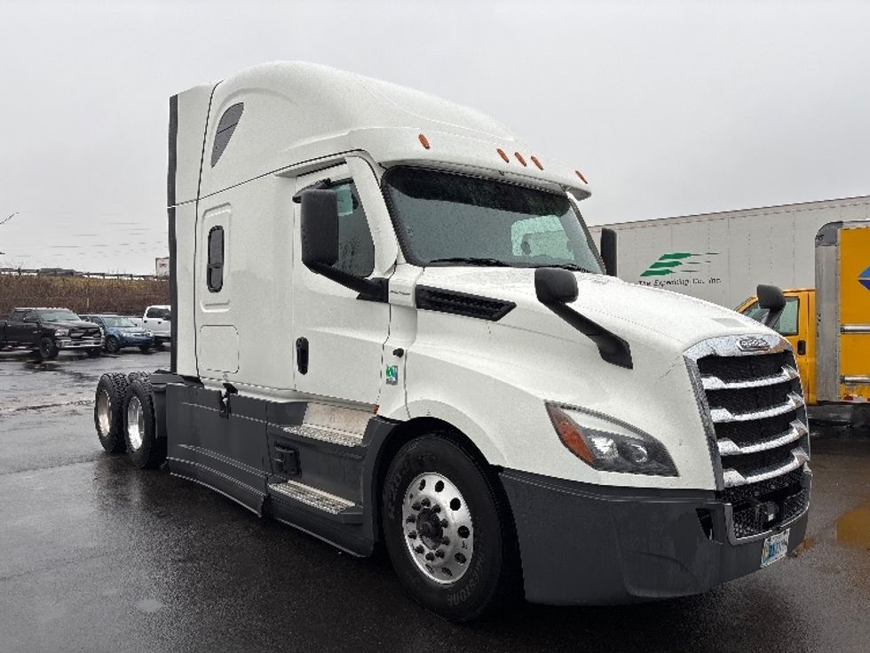 Sleeper Tractor-Heavy Duty Tractors-Freightliner-2022-T12664ST-Indianapolis-IN-393,877\n\t\tmiles-$ 74,000 - Image 1