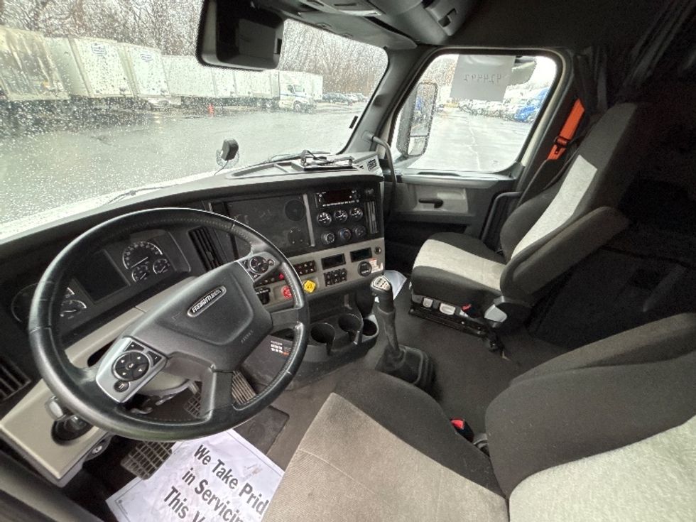 Sleeper Tractor-Heavy Duty Tractors-Freightliner-2022-T12664ST-Indianapolis-IN-393,877\n\t\tmiles-$ 74,000 - Image 10