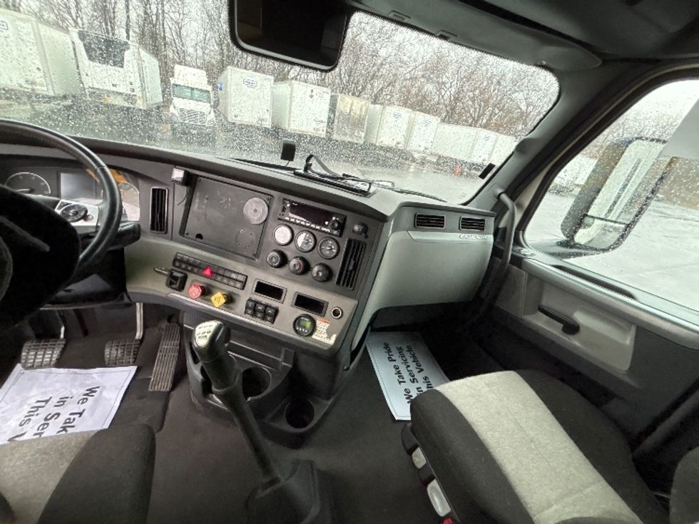 Sleeper Tractor-Heavy Duty Tractors-Freightliner-2022-T12664ST-Indianapolis-IN-393,877\n\t\tmiles-$ 74,000 - Image 12