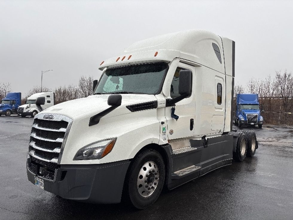 Sleeper Tractor-Heavy Duty Tractors-Freightliner-2022-T12664ST-Indianapolis-IN-393,877\n\t\tmiles-$ 74,000 - Image 3