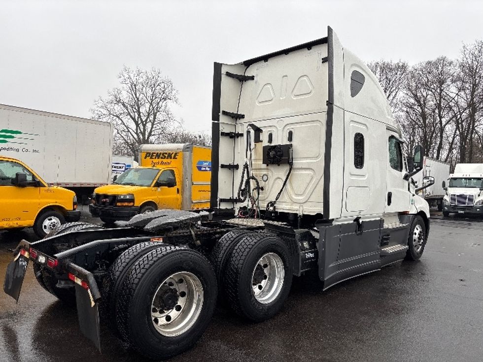 Sleeper Tractor-Heavy Duty Tractors-Freightliner-2022-T12664ST-Indianapolis-IN-393,877\n\t\tmiles-$ 74,000 - Image 7