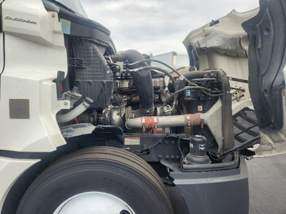 Sleeper Tractor-Heavy Duty Tractors-Freightliner-2022-T12664ST-Indianapolis-IN-405,916\n\t\tmiles-$ 76,500 - Image 20