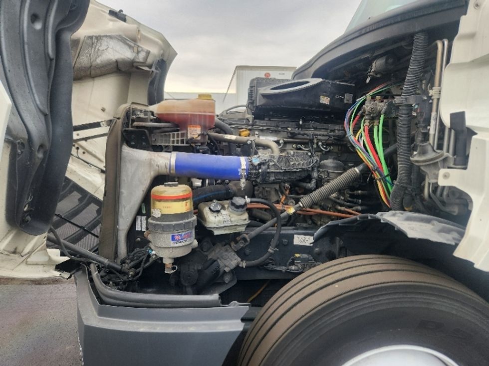 Sleeper Tractor-Heavy Duty Tractors-Freightliner-2022-T12664ST-Indianapolis-IN-405,916\n\t\tmiles-$ 76,500 - Image 21