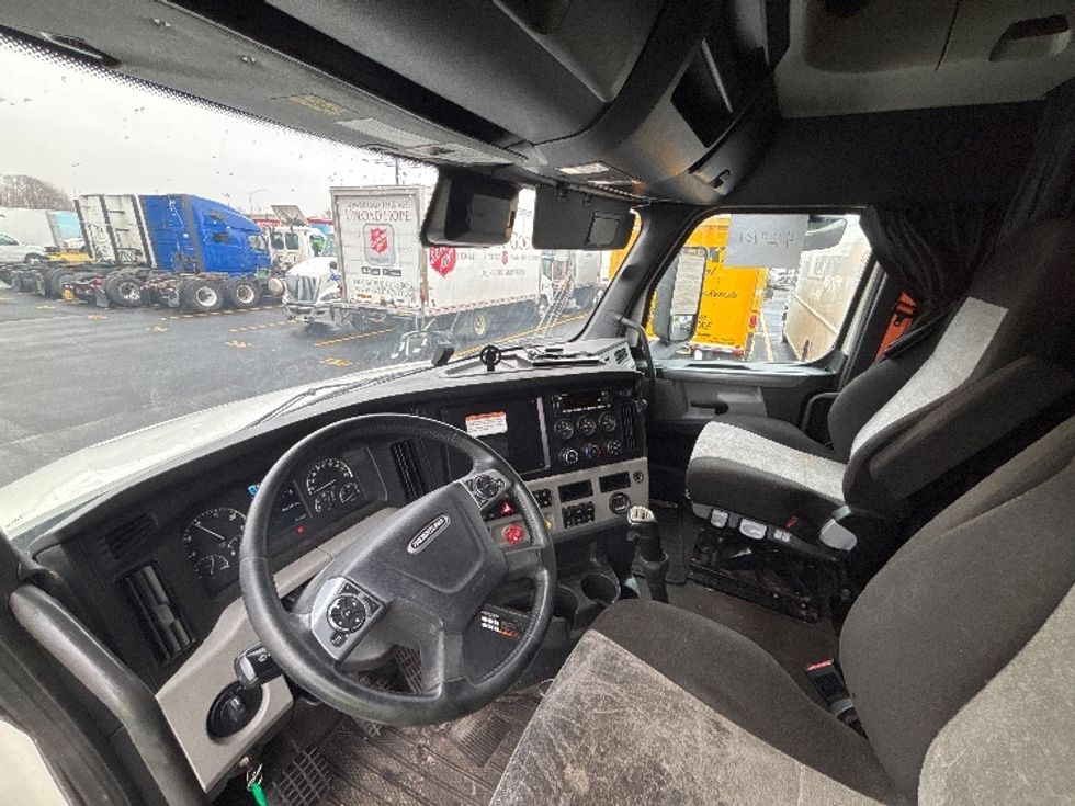 Sleeper Tractor-Heavy Duty Tractors-Freightliner-2022-T12664ST-Indianapolis-IN-407,943\n\t\tmiles-$ 72,750 - Image 10