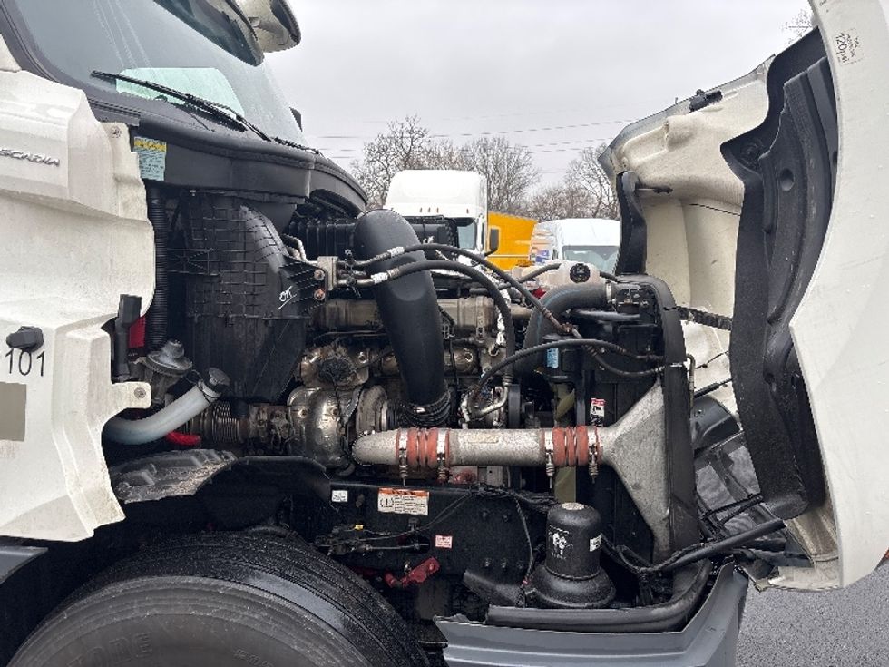 Sleeper Tractor-Heavy Duty Tractors-Freightliner-2022-T12664ST-Indianapolis-IN-407,943\n\t\tmiles-$ 72,750 - Image 20