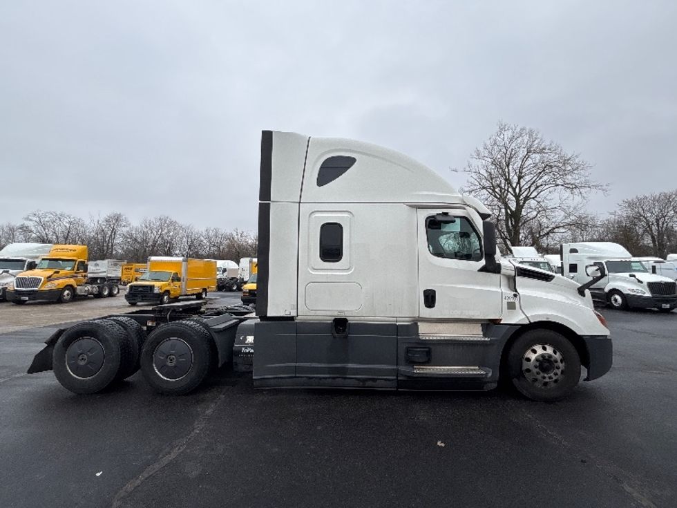 Sleeper Tractor-Heavy Duty Tractors-Freightliner-2022-T12664ST-Indianapolis-IN-407,943\n\t\tmiles-$ 72,750 - Image 8