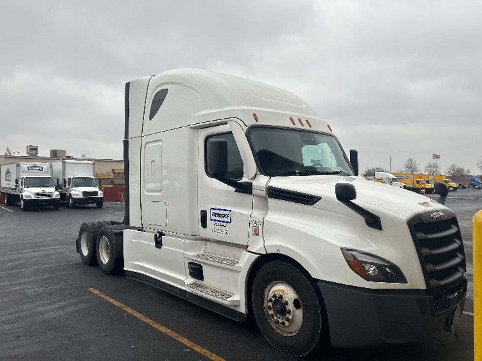 Sleeper Tractor-Heavy Duty Tractors-Freightliner-2022-T12664ST-Indianapolis-IN-410,000\n\t\tmiles-$ 73,750 - Image 1