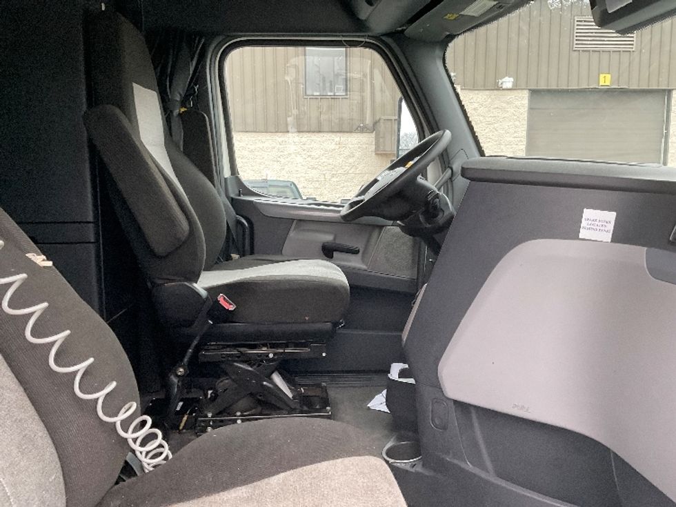 Sleeper Tractor-Heavy Duty Tractors-Freightliner-2022-T12664ST-Indianapolis-IN-410,000\n\t\tmiles-$ 73,750 - Image 15