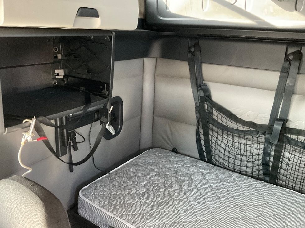 Sleeper Tractor-Heavy Duty Tractors-Freightliner-2022-T12664ST-Indianapolis-IN-410,000\n\t\tmiles-$ 73,750 - Image 16