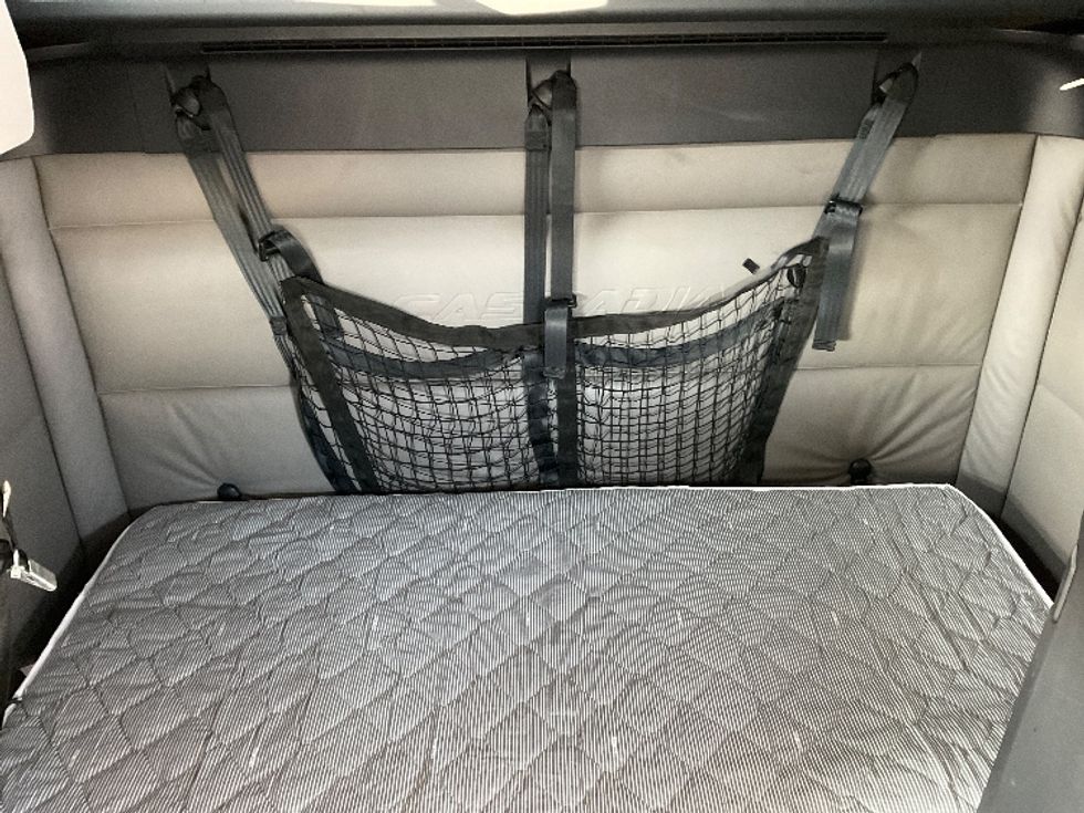 Sleeper Tractor-Heavy Duty Tractors-Freightliner-2022-T12664ST-Indianapolis-IN-410,000\n\t\tmiles-$ 73,750 - Image 17