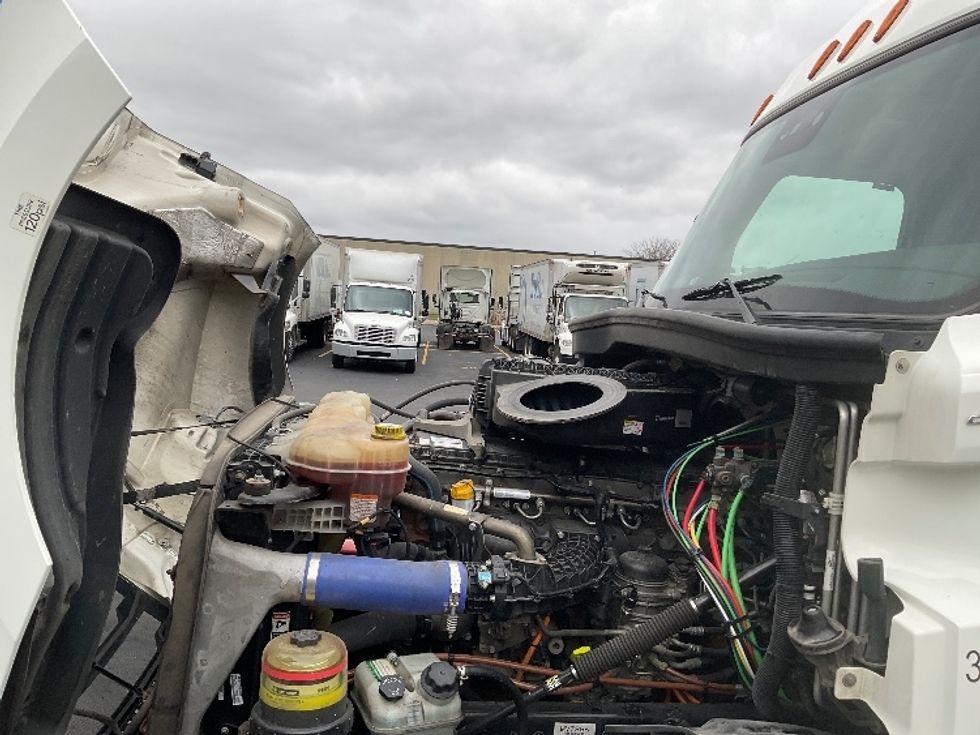 Sleeper Tractor-Heavy Duty Tractors-Freightliner-2022-T12664ST-Indianapolis-IN-410,000\n\t\tmiles-$ 73,750 - Image 21