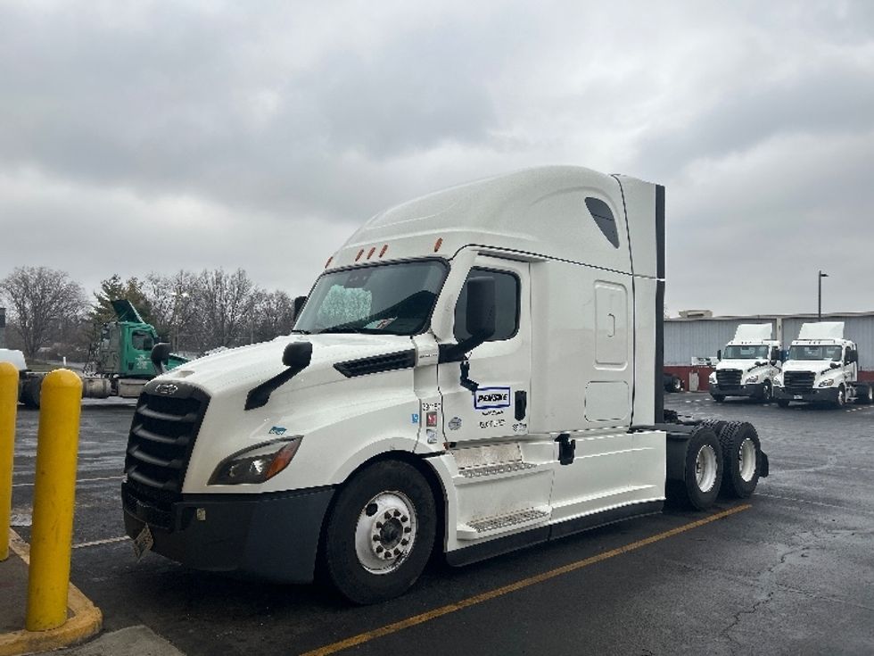 Sleeper Tractor-Heavy Duty Tractors-Freightliner-2022-T12664ST-Indianapolis-IN-410,000\n\t\tmiles-$ 73,750 - Image 3