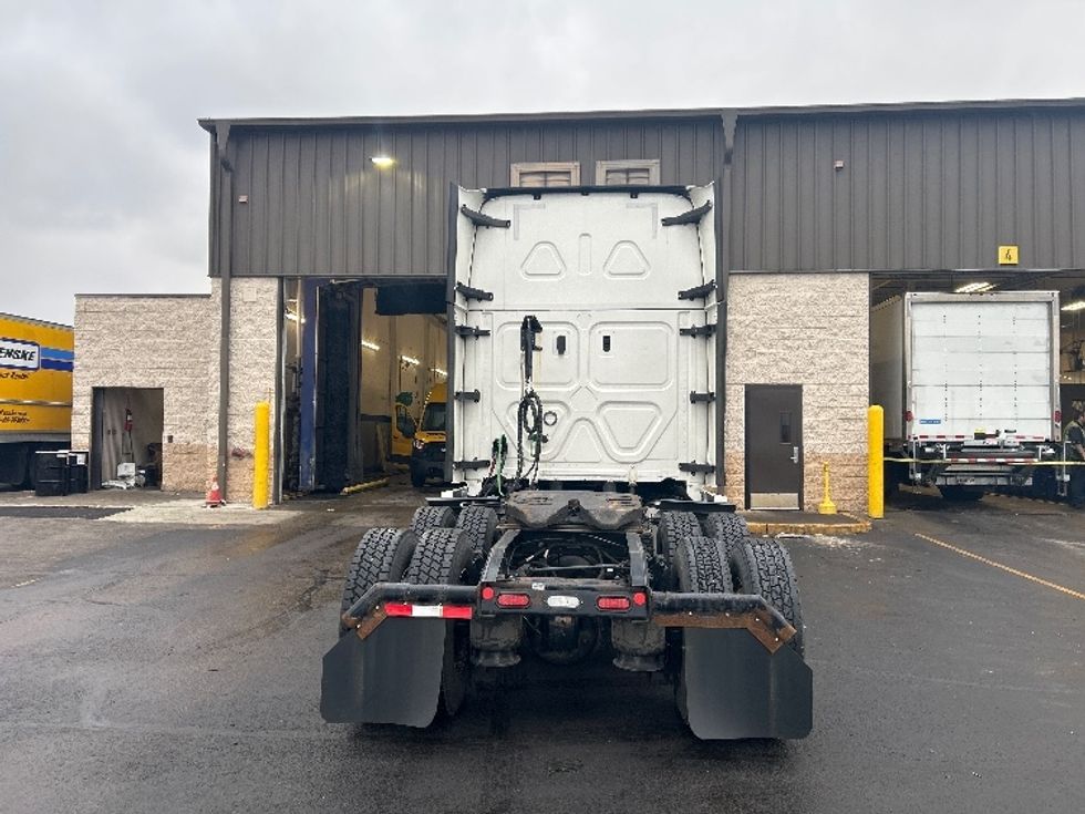 Sleeper Tractor-Heavy Duty Tractors-Freightliner-2022-T12664ST-Indianapolis-IN-410,000\n\t\tmiles-$ 73,750 - Image 6