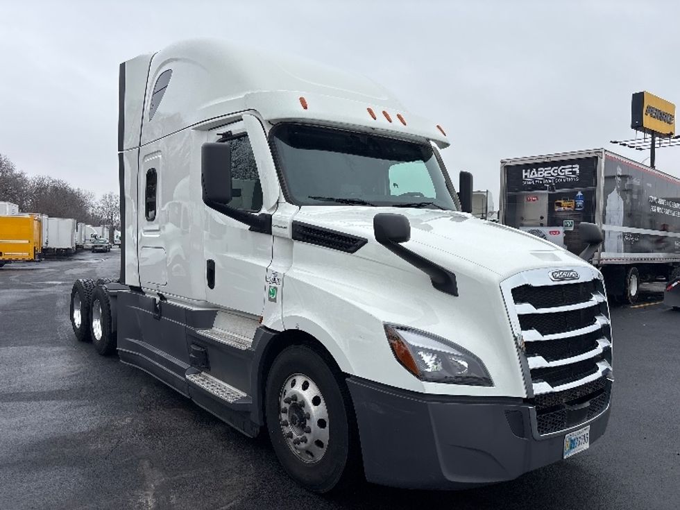 Sleeper Tractor-Heavy Duty Tractors-Freightliner-2022-T12664ST-Indianapolis-IN-411,284\n\t\tmiles-$ 72,500 - Image 1