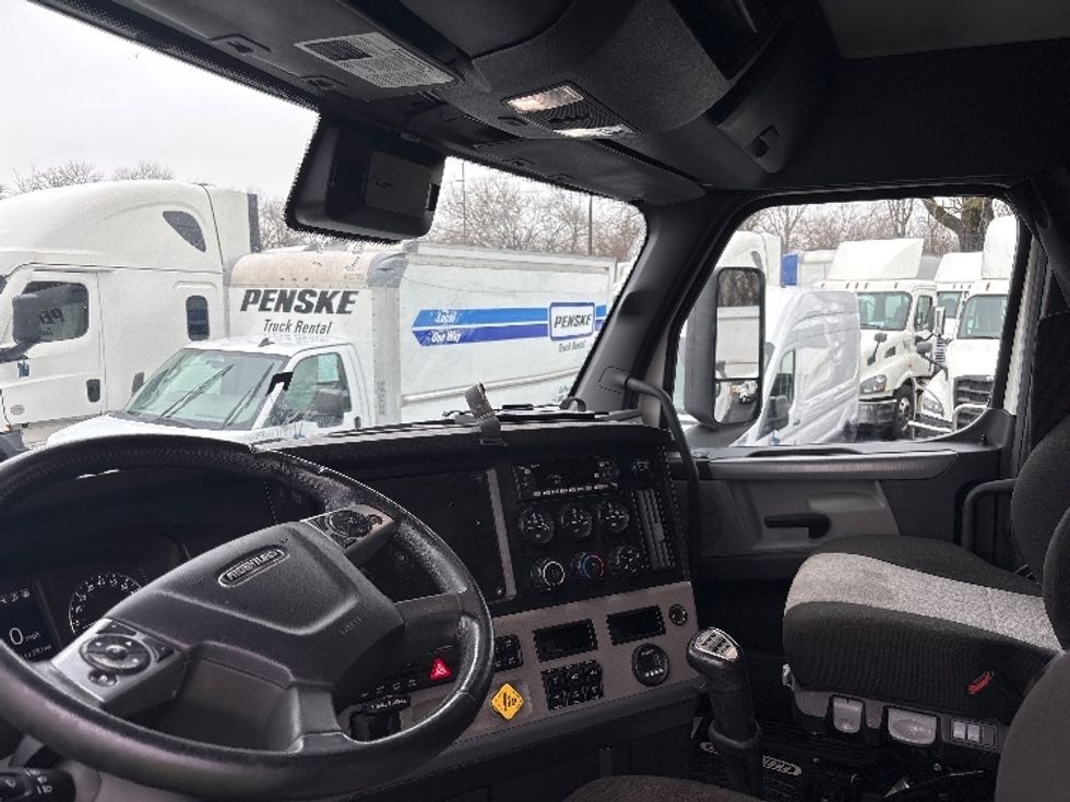 Sleeper Tractor-Heavy Duty Tractors-Freightliner-2022-T12664ST-Indianapolis-IN-411,284\n\t\tmiles-$ 72,500 - Image 10