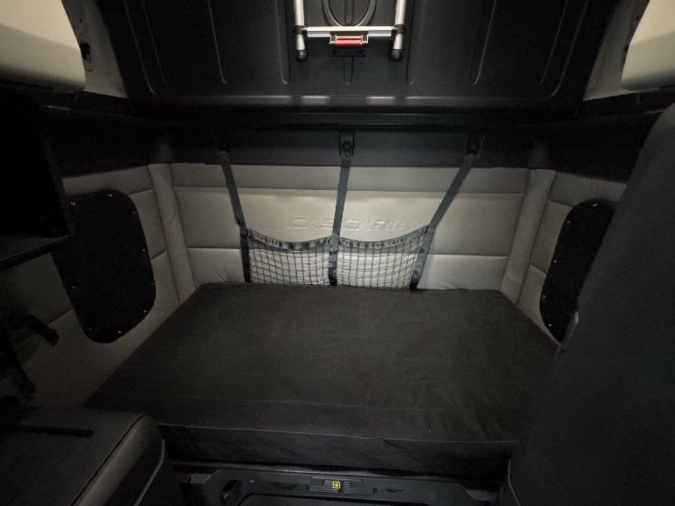 Sleeper Tractor-Heavy Duty Tractors-Freightliner-2022-T12664ST-Indianapolis-IN-411,284\n\t\tmiles-$ 72,500 - Image 14