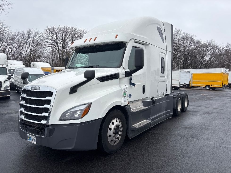 Sleeper Tractor-Heavy Duty Tractors-Freightliner-2022-T12664ST-Indianapolis-IN-411,284\n\t\tmiles-$ 72,500 - Image 3