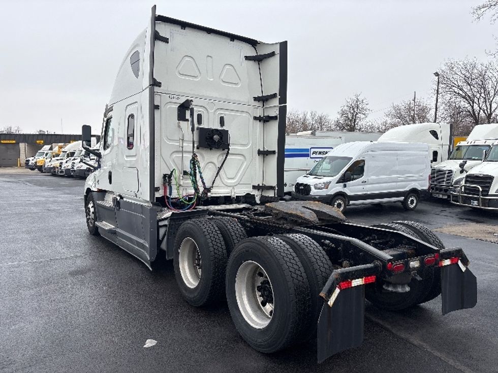 Sleeper Tractor-Heavy Duty Tractors-Freightliner-2022-T12664ST-Indianapolis-IN-411,284\n\t\tmiles-$ 72,500 - Image 5