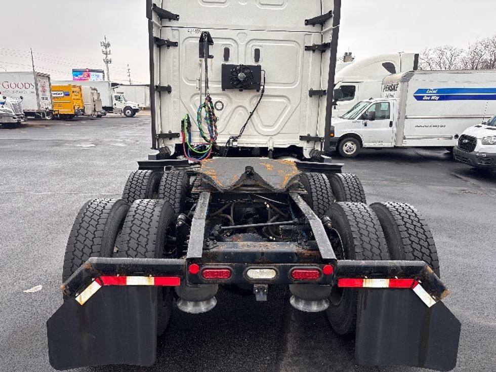 Sleeper Tractor-Heavy Duty Tractors-Freightliner-2022-T12664ST-Indianapolis-IN-411,284\n\t\tmiles-$ 72,500 - Image 6