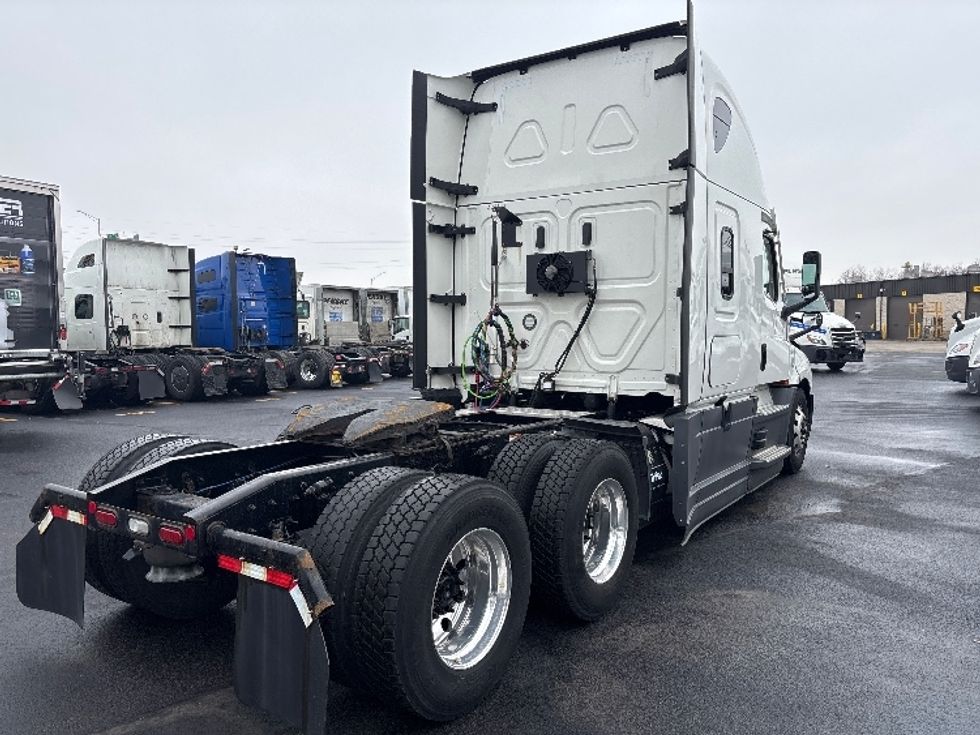 Sleeper Tractor-Heavy Duty Tractors-Freightliner-2022-T12664ST-Indianapolis-IN-411,284\n\t\tmiles-$ 72,500 - Image 7
