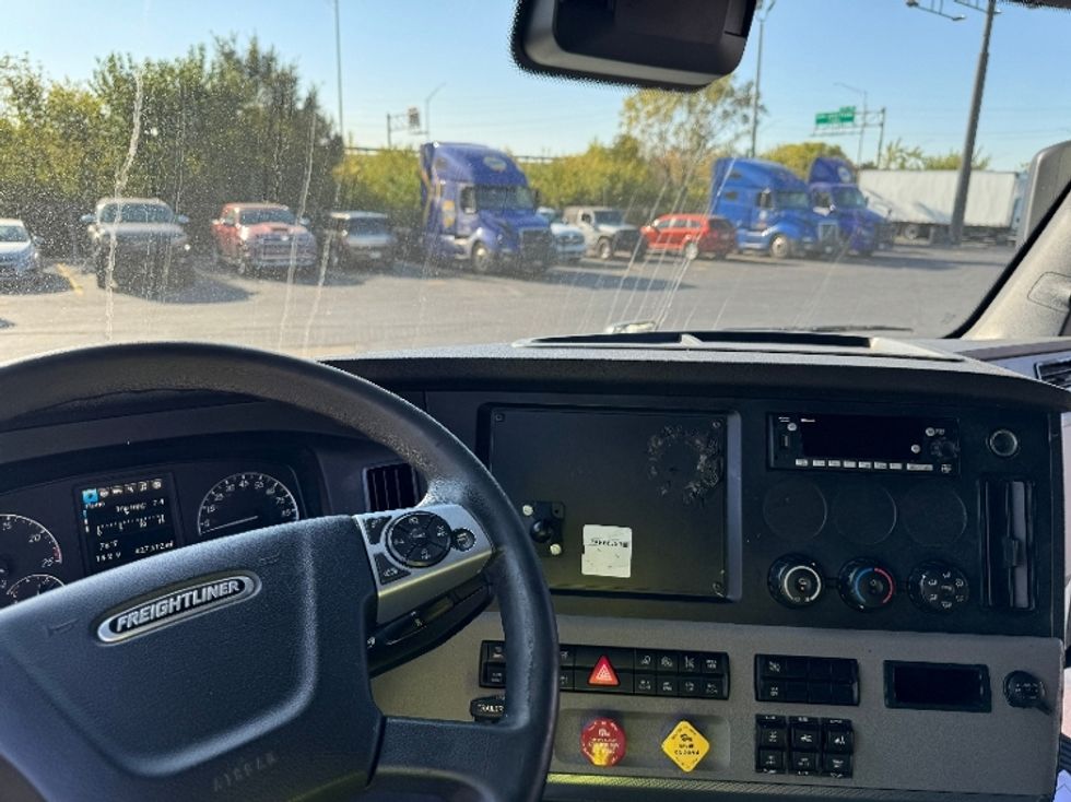 Sleeper Tractor-Heavy Duty Tractors-Freightliner-2022-T12664ST-Indianapolis-IN-427,114\n\t\tmiles-$ 85,250 - Image 10