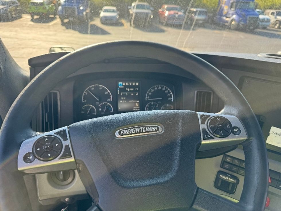 Sleeper Tractor-Heavy Duty Tractors-Freightliner-2022-T12664ST-Indianapolis-IN-427,114\n\t\tmiles-$ 85,250 - Image 11
