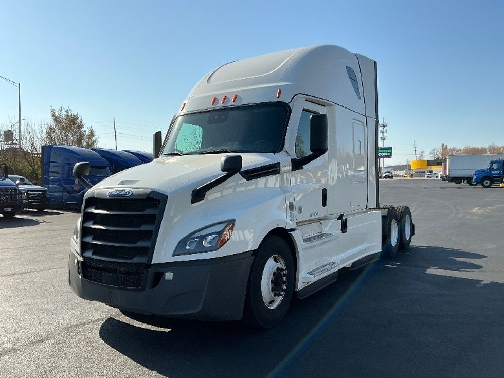 Sleeper Tractor-Heavy Duty Tractors-Freightliner-2022-T12664ST-Indianapolis-IN-427,114\n\t\tmiles-$ 85,250 - Image 3