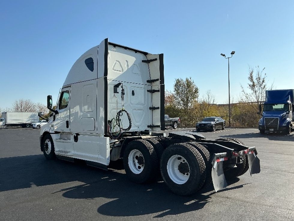 Sleeper Tractor-Heavy Duty Tractors-Freightliner-2022-T12664ST-Indianapolis-IN-427,114\n\t\tmiles-$ 85,250 - Image 5