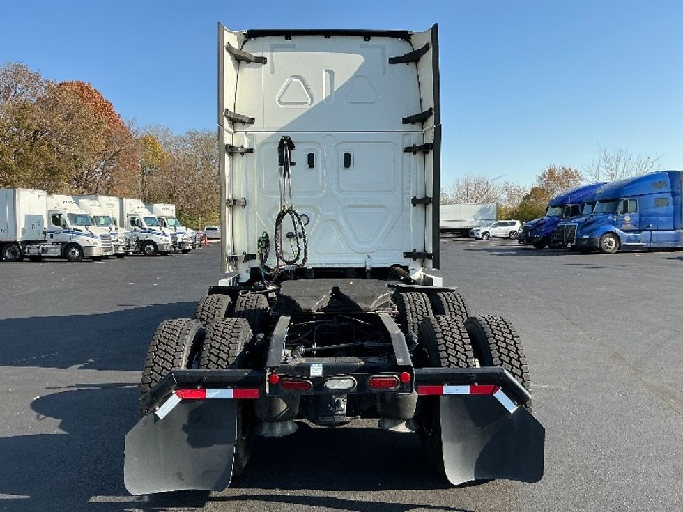 Sleeper Tractor-Heavy Duty Tractors-Freightliner-2022-T12664ST-Indianapolis-IN-427,114\n\t\tmiles-$ 85,250 - Image 6