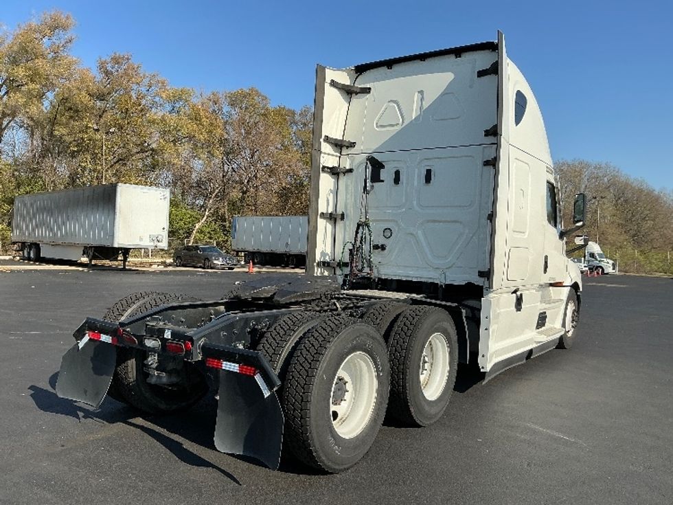 Sleeper Tractor-Heavy Duty Tractors-Freightliner-2022-T12664ST-Indianapolis-IN-427,114\n\t\tmiles-$ 85,250 - Image 7