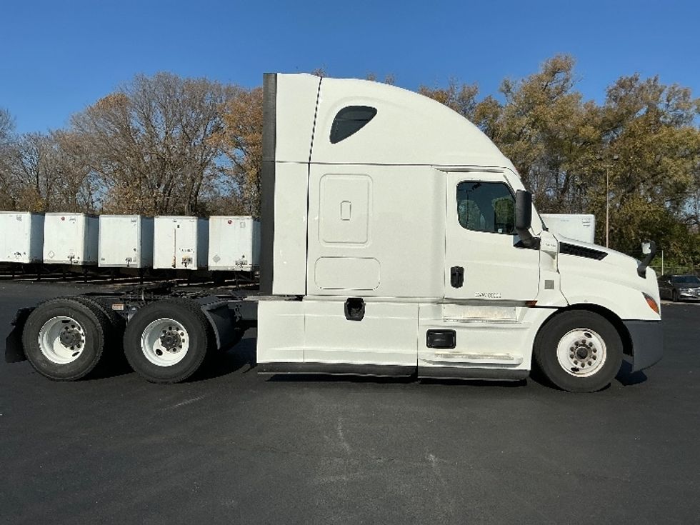 Sleeper Tractor-Heavy Duty Tractors-Freightliner-2022-T12664ST-Indianapolis-IN-427,114\n\t\tmiles-$ 85,250 - Image 8