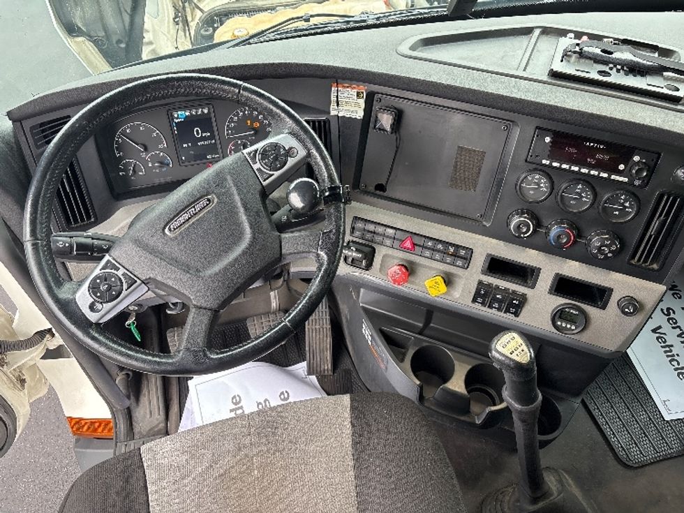 Sleeper Tractor-Heavy Duty Tractors-Freightliner-2022-T12664ST-Indianapolis-IN-428,330\n\t\tmiles-$ 71,000 - Image 11