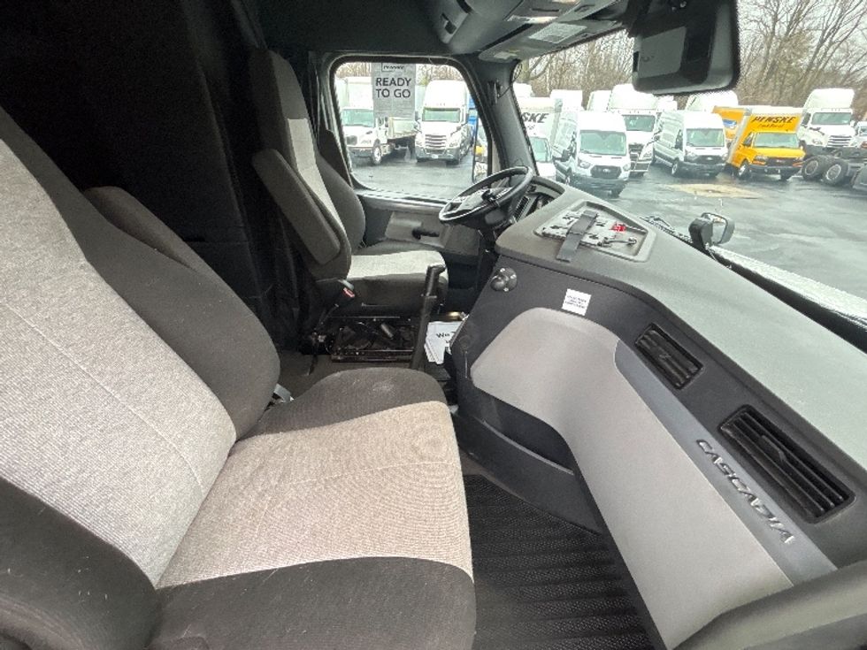 Sleeper Tractor-Heavy Duty Tractors-Freightliner-2022-T12664ST-Indianapolis-IN-428,330\n\t\tmiles-$ 71,000 - Image 15