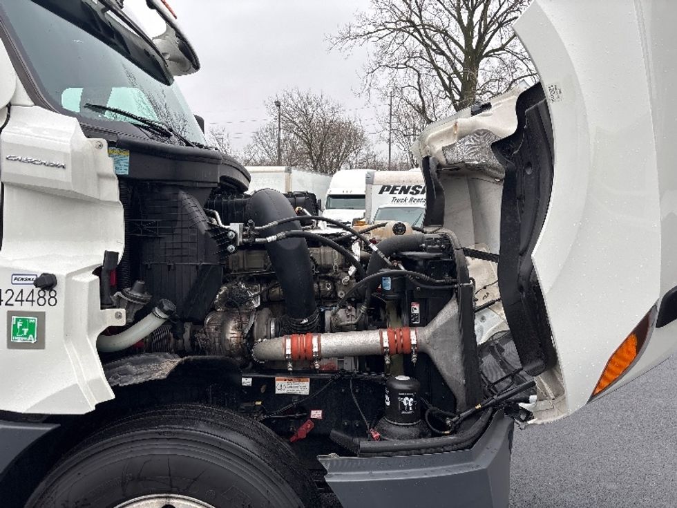 Sleeper Tractor-Heavy Duty Tractors-Freightliner-2022-T12664ST-Indianapolis-IN-428,330\n\t\tmiles-$ 71,000 - Image 20