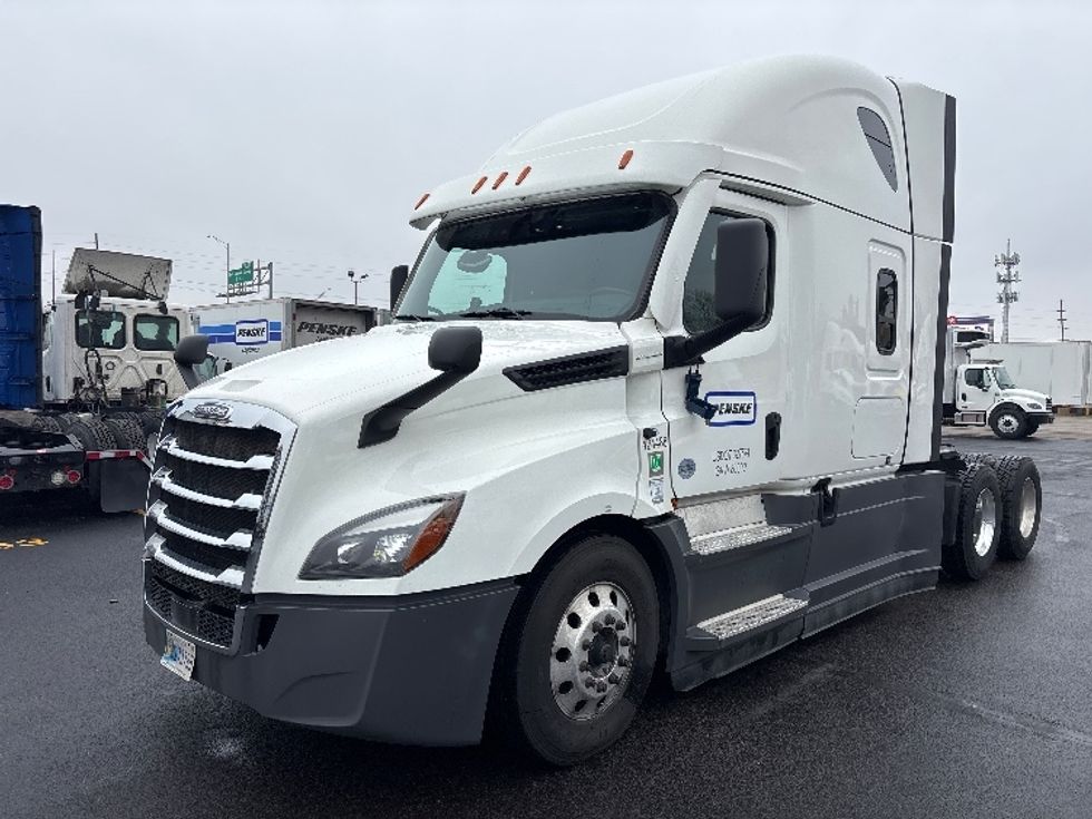 Sleeper Tractor-Heavy Duty Tractors-Freightliner-2022-T12664ST-Indianapolis-IN-428,330\n\t\tmiles-$ 71,000 - Image 3