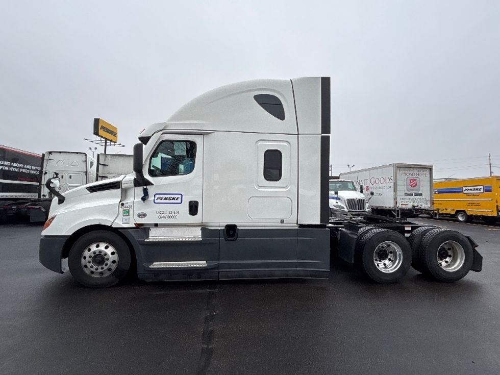 Sleeper Tractor-Heavy Duty Tractors-Freightliner-2022-T12664ST-Indianapolis-IN-428,330\n\t\tmiles-$ 71,000 - Image 4