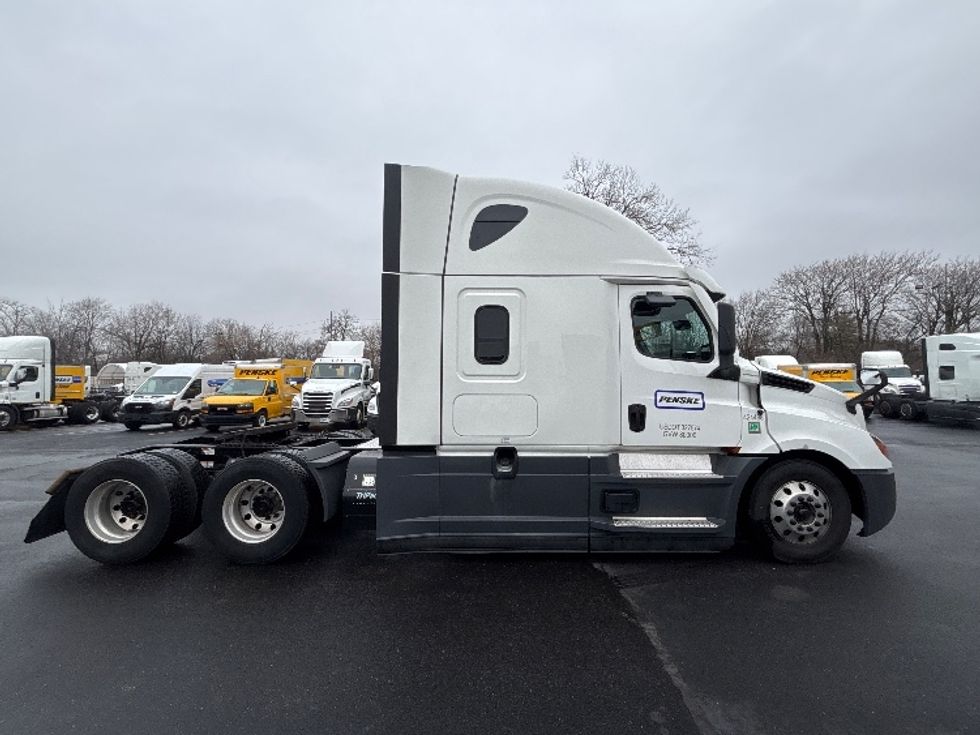 Sleeper Tractor-Heavy Duty Tractors-Freightliner-2022-T12664ST-Indianapolis-IN-428,330\n\t\tmiles-$ 71,000 - Image 8