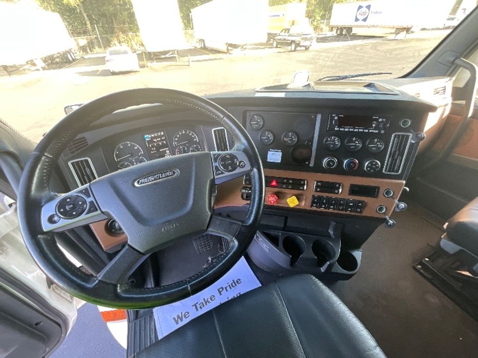 Sleeper Tractor-Heavy Duty Tractors-Freightliner-2022-T12664ST-Indianapolis-IN-434,730\n\t\tmiles-$ 75,000 - Image 11