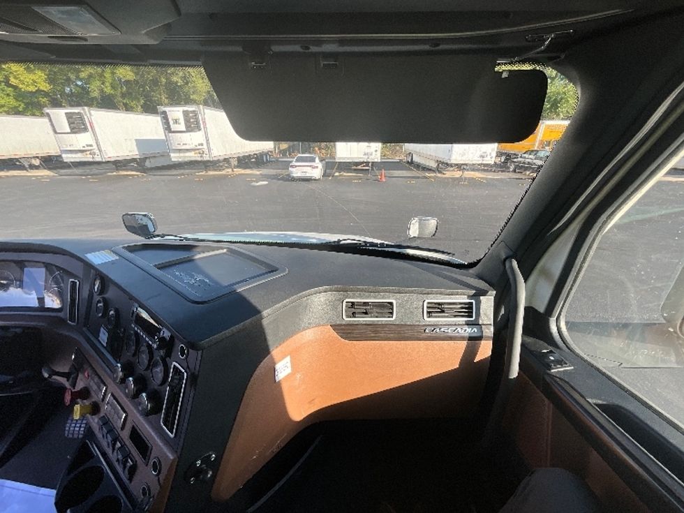 Sleeper Tractor-Heavy Duty Tractors-Freightliner-2022-T12664ST-Indianapolis-IN-434,730\n\t\tmiles-$ 75,000 - Image 14