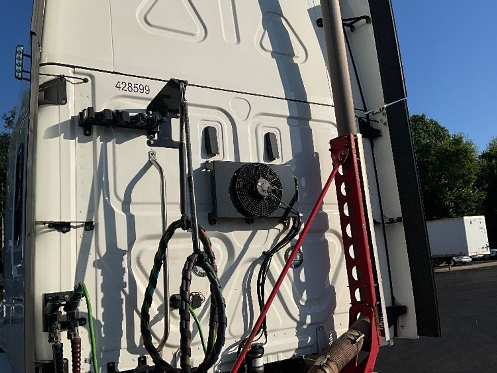 Sleeper Tractor-Heavy Duty Tractors-Freightliner-2022-T12664ST-Indianapolis-IN-434,730\n\t\tmiles-$ 75,000 - Image 22