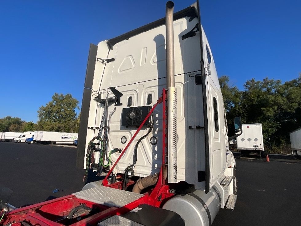 Sleeper Tractor-Heavy Duty Tractors-Freightliner-2022-T12664ST-Indianapolis-IN-434,730\n\t\tmiles-$ 75,000 - Image 23