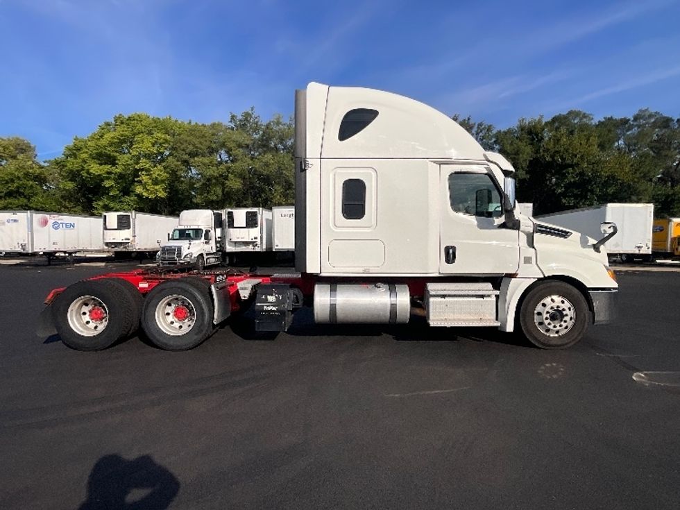 Sleeper Tractor-Heavy Duty Tractors-Freightliner-2022-T12664ST-Indianapolis-IN-434,730\n\t\tmiles-$ 75,000 - Image 8