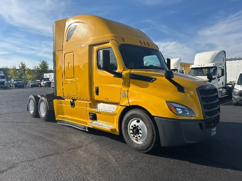 Sleeper Tractor-Heavy Duty Tractors-Freightliner-2022-T12664ST-Indianapolis-IN-439,756\n\t\tmiles-$ 70,250 - Image 1