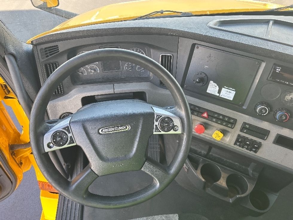 Sleeper Tractor-Heavy Duty Tractors-Freightliner-2022-T12664ST-Indianapolis-IN-439,756\n\t\tmiles-$ 70,250 - Image 11