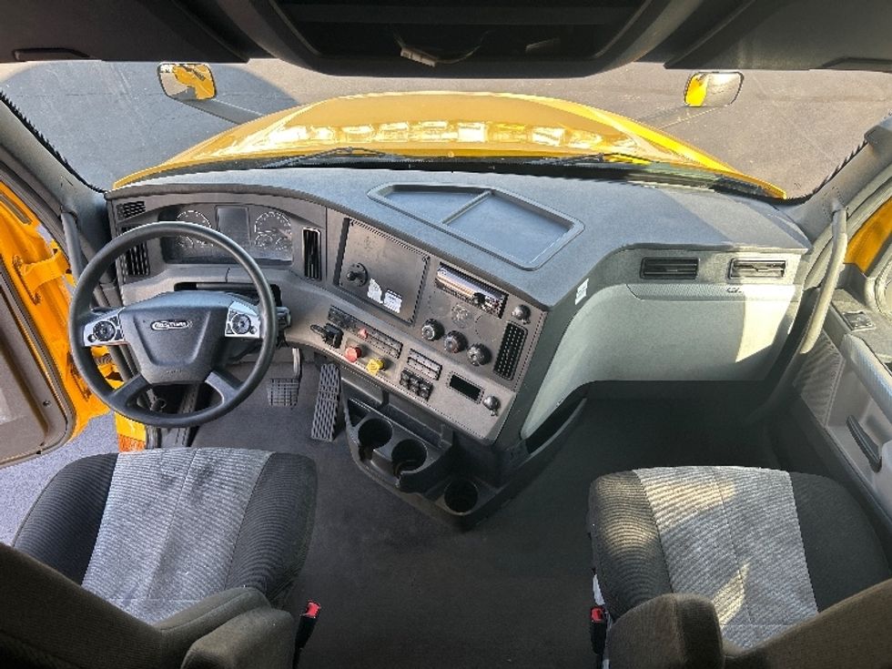 Sleeper Tractor-Heavy Duty Tractors-Freightliner-2022-T12664ST-Indianapolis-IN-439,756\n\t\tmiles-$ 70,250 - Image 12