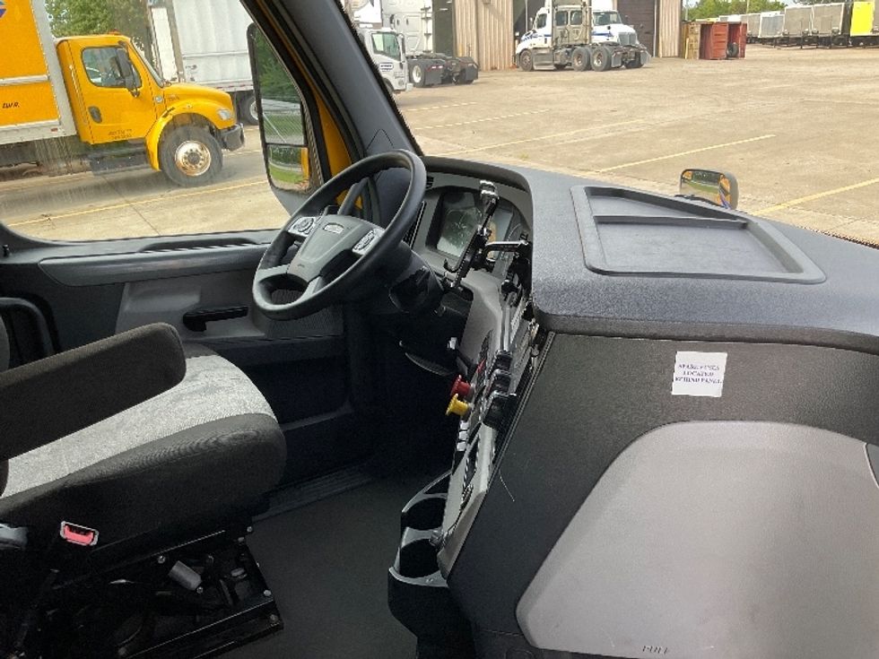 Sleeper Tractor-Heavy Duty Tractors-Freightliner-2022-T12664ST-Indianapolis-IN-439,756\n\t\tmiles-$ 70,250 - Image 15